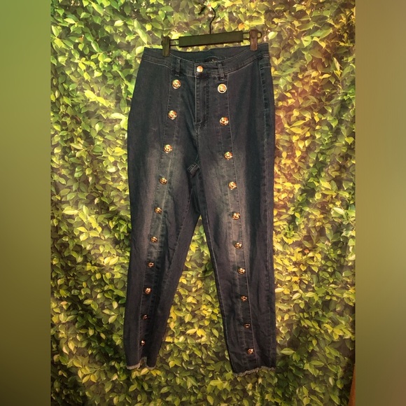 Stylish Blue Button-Embellished Jeans - Picture 9 of 14